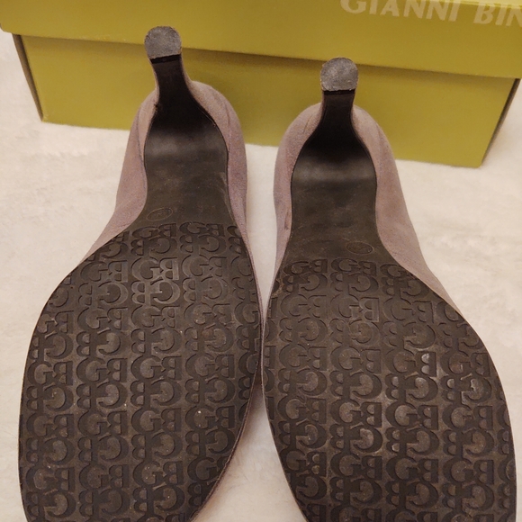 Heels - Picture 2 of 2